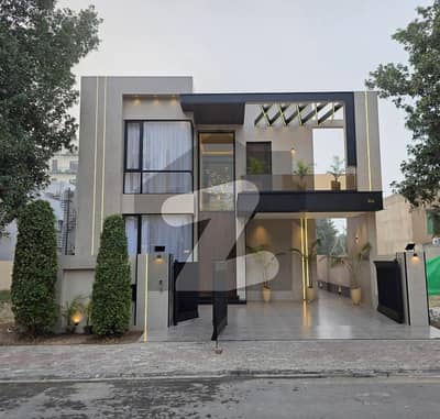 ٹاپ سٹی 1 اسلام آباد میں 5 کمروں کا 10 مرلہ مکان 4.25 کروڑ میں برائے فروخت۔