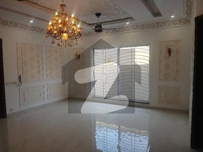 پنجاب سمال انڈسٹریز کالونی لاہور میں 5 کمروں کا 14 مرلہ مکان 5.2 کروڑ میں برائے فروخت۔