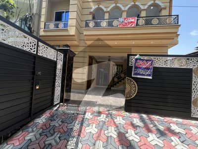 ائیرپورٹ ہاؤسنگ سوسائٹی راولپنڈی میں 6 کمروں کا 8 مرلہ مکان 3.8 کروڑ میں برائے فروخت۔