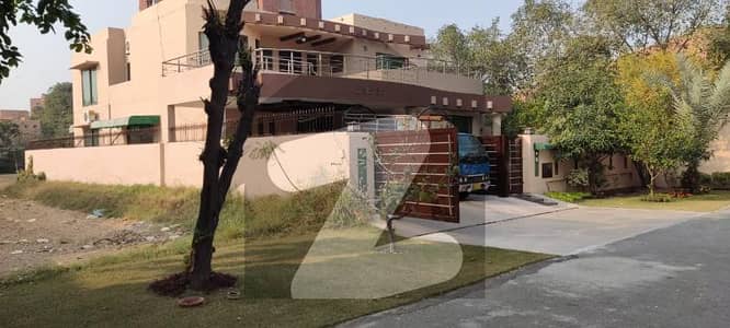 ONE KANAL BEAUTIFULL HOUSE AVAILABLE FOR RENT IN DHA DEFANCE PHASE 5