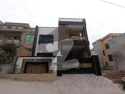 ائیرپورٹ ہاؤسنگ سوسائٹی - سیکٹر 4 ائیرپورٹ ہاؤسنگ سوسائٹی,راولپنڈی میں 6 کمروں کا 12 مرلہ مکان 3.5 کروڑ میں برائے فروخت۔