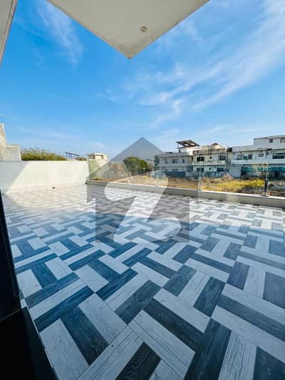 10 Marla Upper Portion For Rent | 3 Bed Attached Baths | Servant Quarter | Separate Electricity Meter | Prime Location