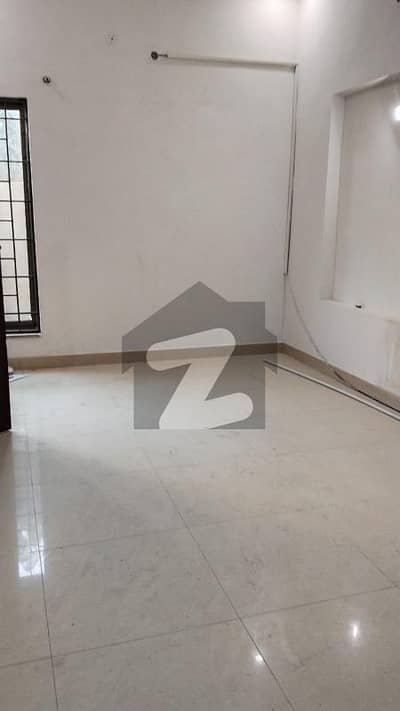 فیصل ٹاؤن لاہور میں 3 مرلہ دفتر 35.0 ہزار میں کرایہ پر دستیاب ہے۔