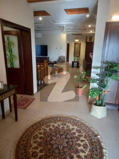 ڈی ۔ 12/3 ڈی ۔ 12,اسلام آباد میں 8 کمروں کا 1 کنال مکان 27.0 کروڑ میں برائے فروخت۔