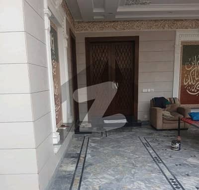 پنجاب سمال انڈسٹریز کالونی لاہور میں 5 کمروں کا 14 مرلہ مکان 5.2 کروڑ میں برائے فروخت۔