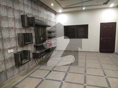 جوہر ٹاؤن فیز 2 - بلاک آر1 جوہر ٹاؤن فیز 2,جوہر ٹاؤن,لاہور میں 4 کمروں کا 3 مرلہ مکان 2.1 کروڑ میں برائے فروخت۔