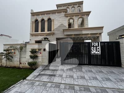 سینٹرل پارک ۔ بلاک ڈی سینٹرل پارک ہاؤسنگ سکیم,لاہور میں 6 کمروں کا 10 مرلہ مکان 3.4 کروڑ میں برائے فروخت۔