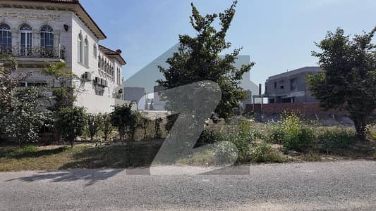 Facing Park Plot No 415, Block V, DHA Phase 8