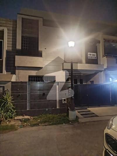 لیک سٹی ۔ سیکٹر ایم ۔ 6 لیک سٹی,رائیونڈ روڈ,لاہور میں 6 کمروں کا 7 مرلہ مکان 3.85 کروڑ میں برائے فروخت۔