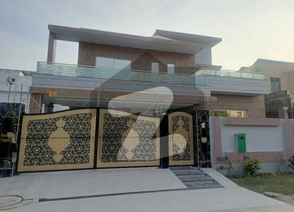 ڈی ایچ اے فیز 8 سابقہ ایئر ایوینیو ڈی ایچ اے فیز 8,ڈی ایچ اے ڈیفینس,لاہور میں 4 کمروں کا 10 مرلہ مکان 1.6 لاکھ میں کرایہ پر دستیاب ہے۔