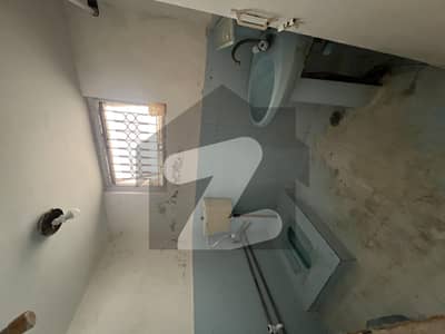 جی ۔ 10 اسلام آباد میں 3 کمروں کا 11 مرلہ بالائی پورشن 85.0 ہزار میں کرایہ پر دستیاب ہے۔