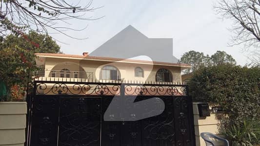 ای ۔ 7 اسلام آباد میں 5 کمروں کا 2 کنال مکان 9.0 لاکھ میں کرایہ پر دستیاب ہے۔