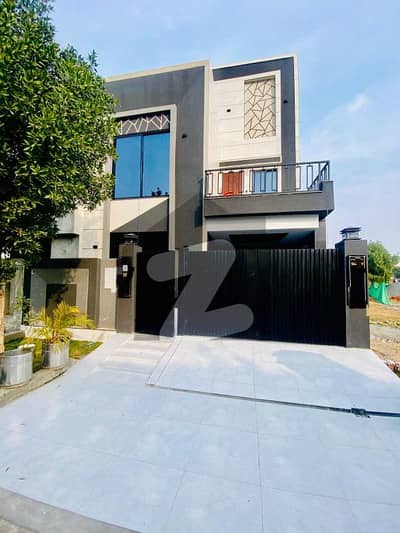 بحریہ آرچرڈ لاہور میں 3 کمروں کا 5 مرلہ مکان 1.6 کروڑ میں برائے فروخت۔