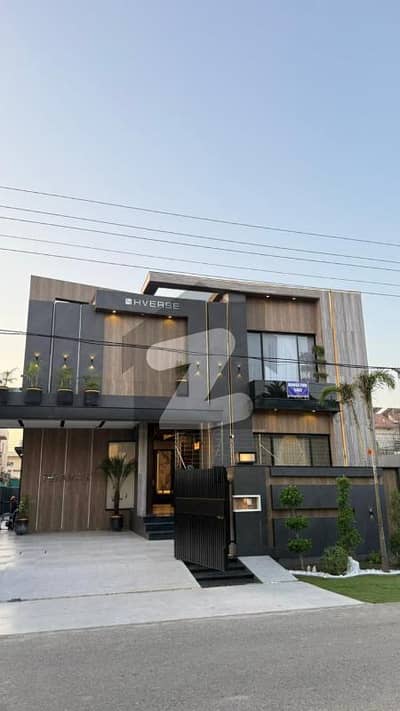 HOUSE FOR SALE CORNER ONE KANAL ULTRA MODREN HOUSE