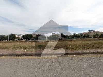 بحریہ ٹاؤن فیز 8 ۔ بلاک ای بحریہ ٹاؤن فیز 8,بحریہ ٹاؤن راولپنڈی,راولپنڈی میں 8 مرلہ کمرشل پلاٹ 4.3 کروڑ میں برائے فروخت۔