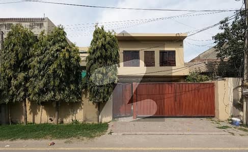 گورنمنٹ ایمپلائیز کوآپریٹیو ہاؤسنگ سوسائٹی (جی ایچ سی ایچ ایس) لاہور میں 7 کمروں کا 16 مرلہ مکان 5.5 کروڑ میں برائے فروخت۔