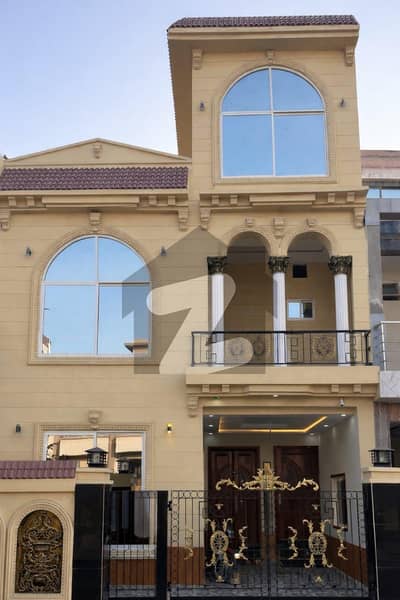 5 Marla Brand New House Available 4 sale in Topaz Block ParkViewCityLahore