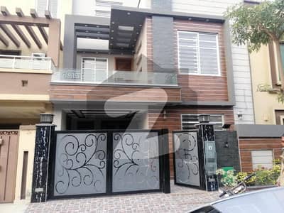 A BEAUTIUL 5 MARLA HOUSE FOR SALE IN GARDENIA BLOCK SECTOR D BAHRIA TOWN LAHORE