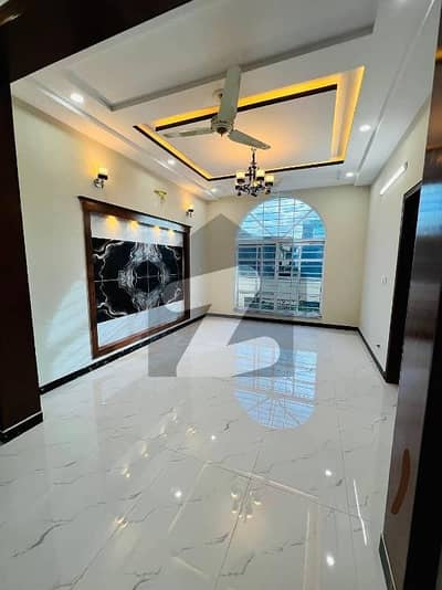 بحریہ ٹاؤن ٹؤلپ ایکسٹینشن بحریہ ٹاؤن سیکٹر سی,بحریہ ٹاؤن,لاہور میں 5 کمروں کا 10 مرلہ مکان 1.3 لاکھ میں کرایہ پر دستیاب ہے۔