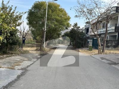 ایف ۔ 15/1 ایف ۔ 15,اسلام آباد میں 11 مرلہ رہائشی پلاٹ 1.75 کروڑ میں برائے فروخت۔