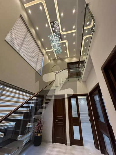 لیک سٹی ۔ سیکٹر ایم ۔ 3اے لیک سٹی,رائیونڈ روڈ,لاہور میں 5 کمروں کا 12 مرلہ مکان 6.5 کروڑ میں برائے فروخت۔