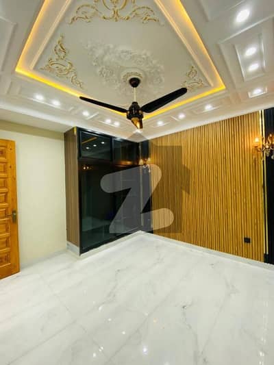 پارک ویو سٹی لاہور میں 3 کمروں کا 10 مرلہ بالائی پورشن 80.0 ہزار میں کرایہ پر دستیاب ہے۔