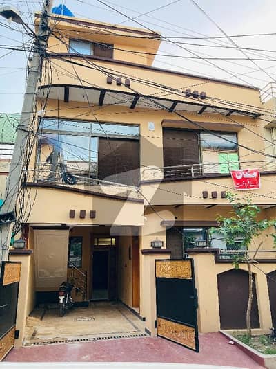 ائیرپورٹ ہاؤسنگ سوسائٹی - سیکٹر 4 ائیرپورٹ ہاؤسنگ سوسائٹی,راولپنڈی میں 4 کمروں کا 5 مرلہ مکان 1.9 کروڑ میں برائے فروخت۔