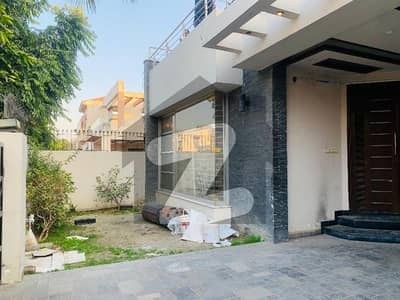 ڈی ایچ اے فیز 5 ڈیفنس (ڈی ایچ اے),لاہور میں 4 کمروں کا 10 مرلہ مکان 2.0 لاکھ میں کرایہ پر دستیاب ہے۔