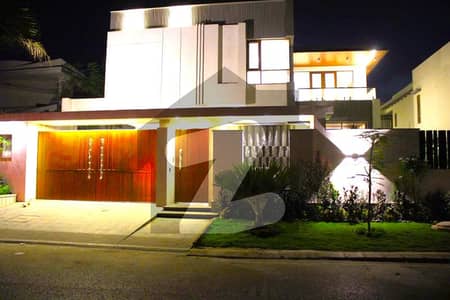 ڈی ایچ اے فیز 8 ڈی ایچ اے ڈیفینس,کراچی میں 6 کمروں کا 2 کنال مکان 38.0 کروڑ میں برائے فروخت۔