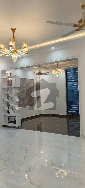 فارمانئیٹس ہاؤسنگ سکیم لاہور میں 2 کمروں کا 10 مرلہ زیریں پورشن 60.0 ہزار میں کرایہ پر دستیاب ہے۔