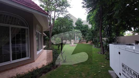 ڈی ایچ اے فیز 2 - بلاک ٹی فیز 2,ڈیفنس (ڈی ایچ اے),لاہور میں 6 کمروں کا 2 کنال مکان 4.25 لاکھ میں کرایہ پر دستیاب ہے۔