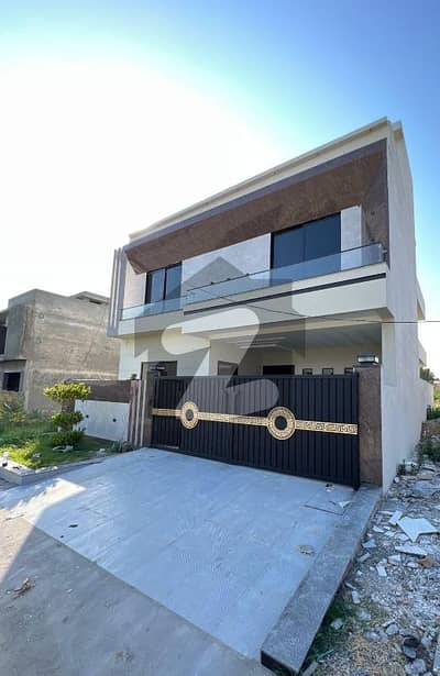 یونیورسٹی ٹاؤن اسلام آباد میں 6 کمروں کا 10 مرلہ مکان 3.25 کروڑ میں برائے فروخت۔