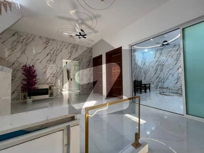 ڈی ۔ 12 اسلام آباد میں 8 کمروں کا 8 مرلہ مکان 9.5 کروڑ میں برائے فروخت۔