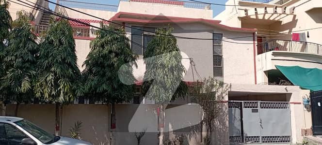 10 Marla House Near Park & Commercial Market For Sale In Garden Town Lahore