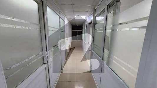 شہید ملت روڈ کراچی میں 5 کمروں کا 9 مرلہ دفتر 2.75 لاکھ میں کرایہ پر دستیاب ہے۔