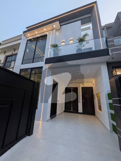 ویلینشیاء ہاؤسنگ سوسائٹی لاہور میں 3 کمروں کا 5 مرلہ مکان 2.3 کروڑ میں برائے فروخت۔