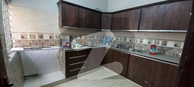 ایف ۔ 10 اسلام آباد میں 6 کمروں کا 1 کنال مکان 4.5 لاکھ میں کرایہ پر دستیاب ہے۔