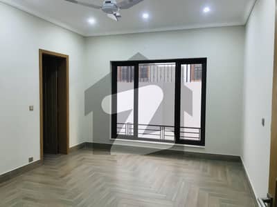 ایف ۔ 6 اسلام آباد میں 10 کمروں کا 1 کنال مکان 18.0 لاکھ میں کرایہ پر دستیاب ہے۔