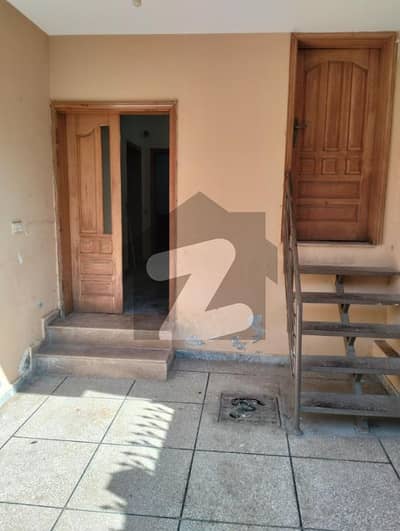 جی ۔ 13 اسلام آباد میں 2 کمروں کا 4 مرلہ زیریں پورشن 37.0 ہزار میں کرایہ پر دستیاب ہے۔