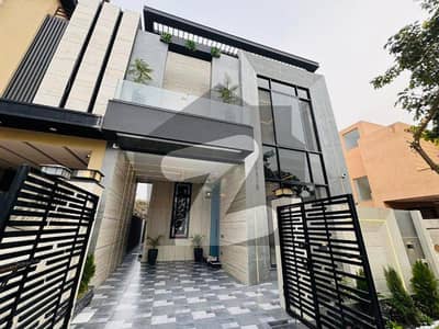 5 MARLA MODERN HOUSE FOR SALE IN DHA 9 TOWN.