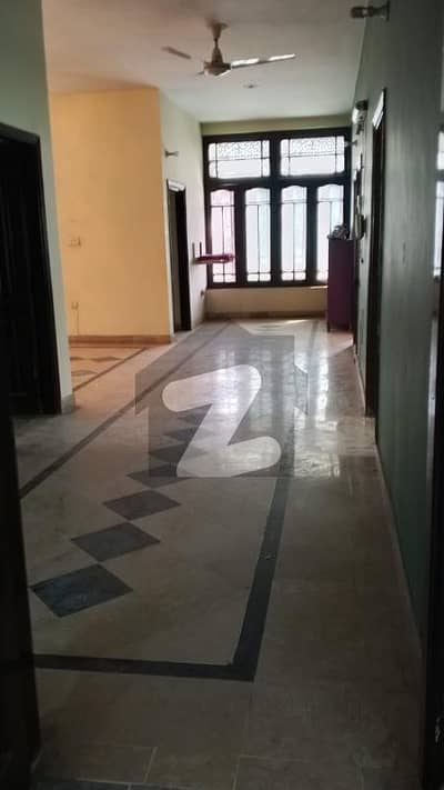 پاکستان ٹاؤن - فیز 1 پاکستان ٹاؤن,اسلام آباد میں 4 کمروں کا 1 کنال بالائی پورشن 70.0 ہزار میں کرایہ پر دستیاب ہے۔