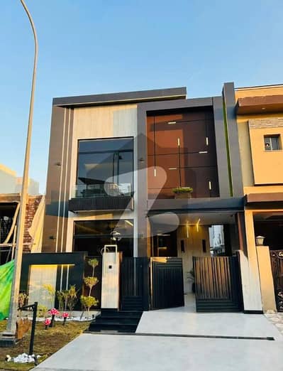 5 MARLA MODERN HOUSE FOR SALE IN DHA 9 TOWN.