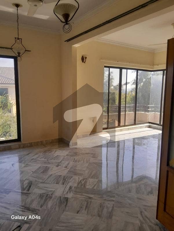 3 Bed Upper Portion With Servant Quarter 3 Bed Upper Portion With Servant Quarter