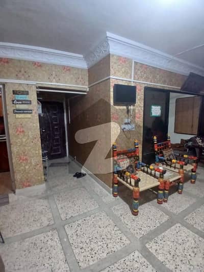 Flat for Sale. Balochistan Saji Restaurant k Samne, Main Road per 3 bed DD