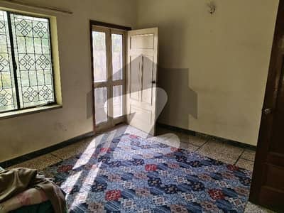 جی ۔ 9 اسلام آباد میں 4 کمروں کا 6 مرلہ بالائی پورشن 1.1 لاکھ میں کرایہ پر دستیاب ہے۔