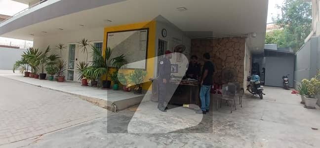 A Prime Location   Bungalow Of 950 Square Yards In Shahra-E-Faisal