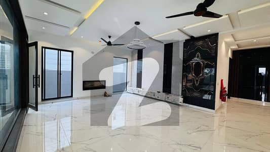 ڈی ایچ اے فیز 7 ڈیفنس (ڈی ایچ اے),لاہور میں 5 کمروں کا 1 کنال مکان 4.0 لاکھ میں کرایہ پر دستیاب ہے۔