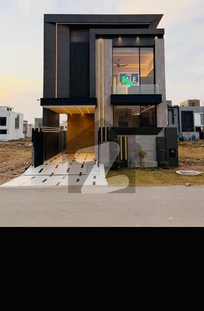 5 MARLA MODERN HOUSE FOR SALE IN DHA 9 TOWN.