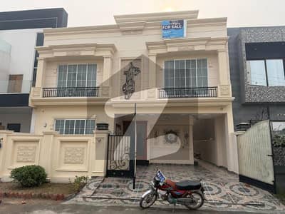 بینکرز کوآپریٹو ہاؤسنگ سوسائٹی لاہور میں 4 کمروں کا 10 مرلہ مکان 4.5 کروڑ میں برائے فروخت۔ بینکرز کوآپریٹو ہاؤسنگ سوسائٹی لاہور میں 4 کمروں کا 10 مرلہ مکان 4.5 کروڑ میں برائے فروخت۔