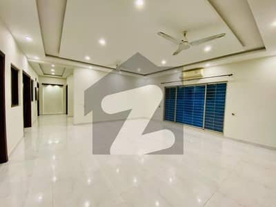 ڈی ایچ اے فیز 7 ڈیفنس (ڈی ایچ اے),لاہور میں 6 کمروں کا 1 کنال مکان 4.0 لاکھ میں کرایہ پر دستیاب ہے۔